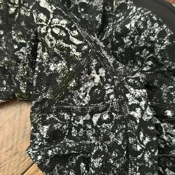 Lululemon Pace Revival Crop Legging 22” - Picture 8 of 13